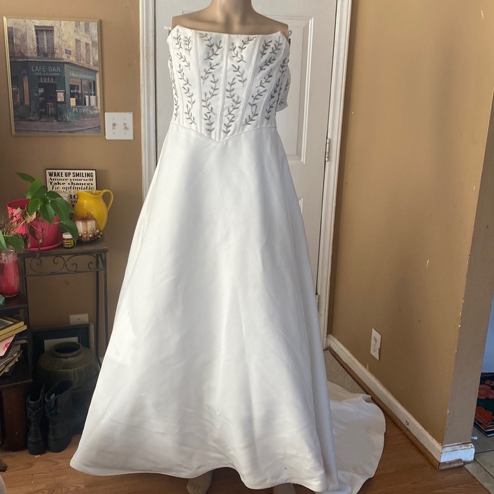 Paloma Blanca wedding dress